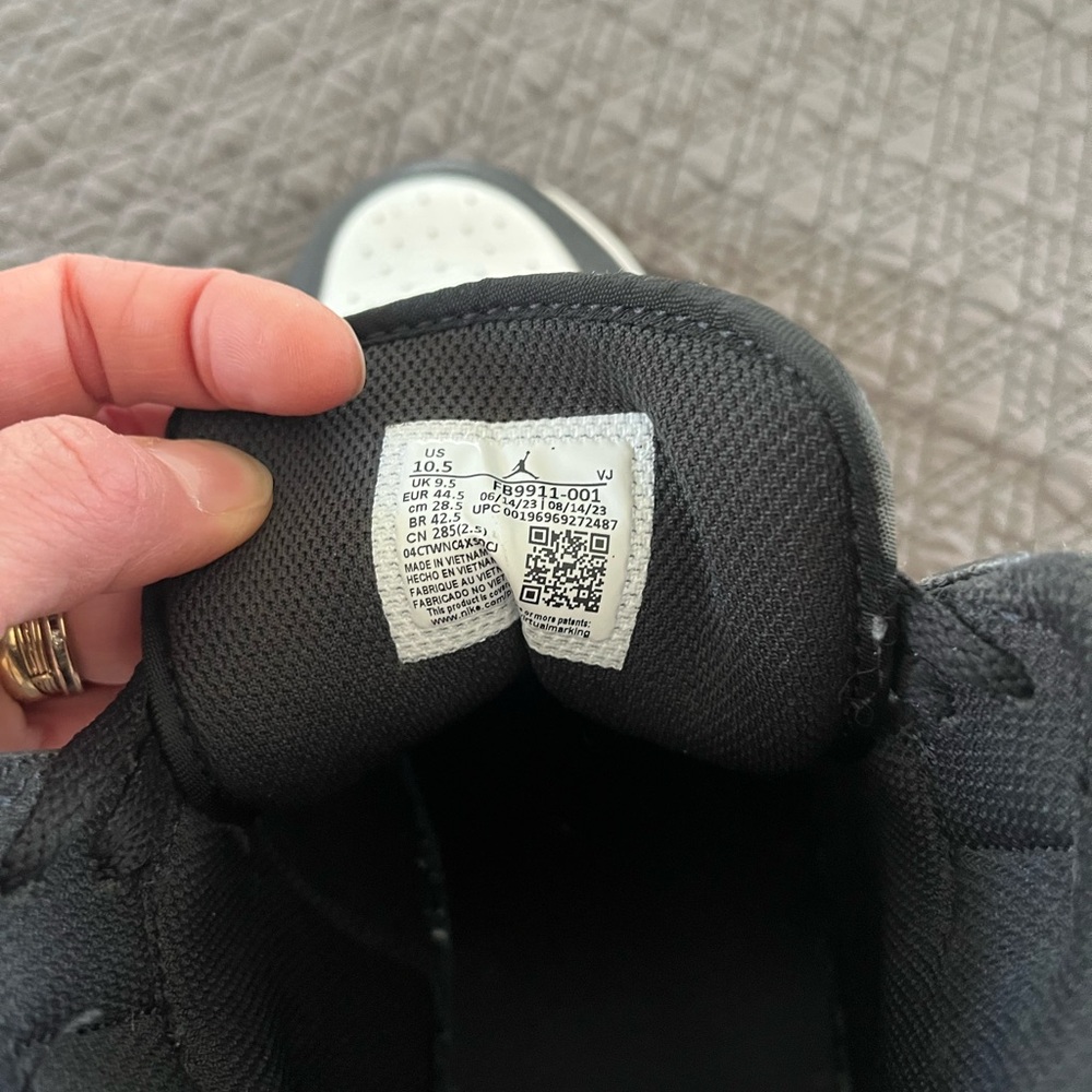 Men’s Nike Air Jordan 1 Mid SE in the "Panda Elephant" colorway Size 10.5 - Picture 5 of 5